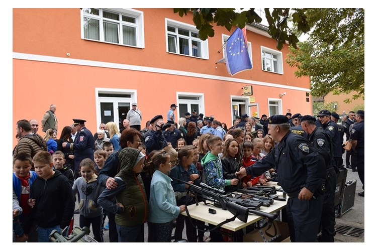 Slika /PU_BP/Dan policije-Oriovac19.9.2019/Dan.pol.19.9.2019.1.JPG